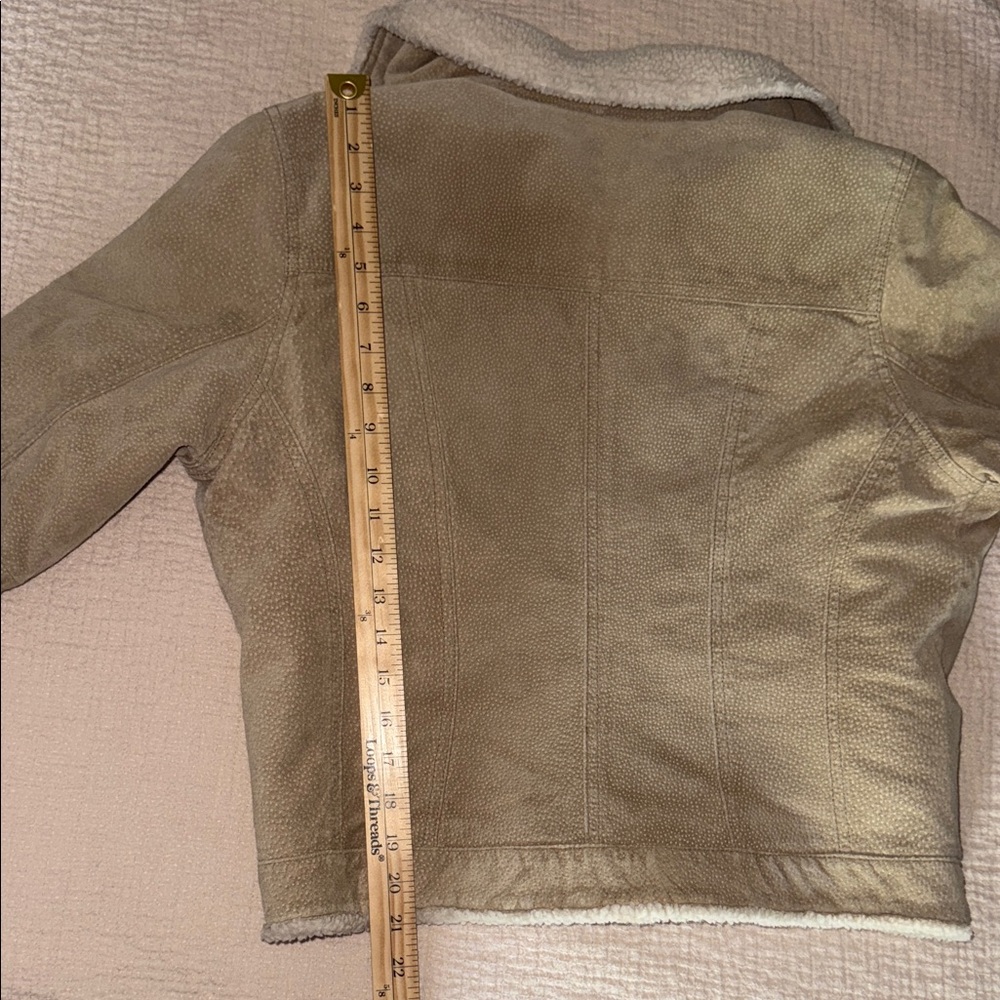 St. John’s Bay Tan Suede Leather Sherpa Cropped Western Women's Trucker Jacket - Picture 13 of 16